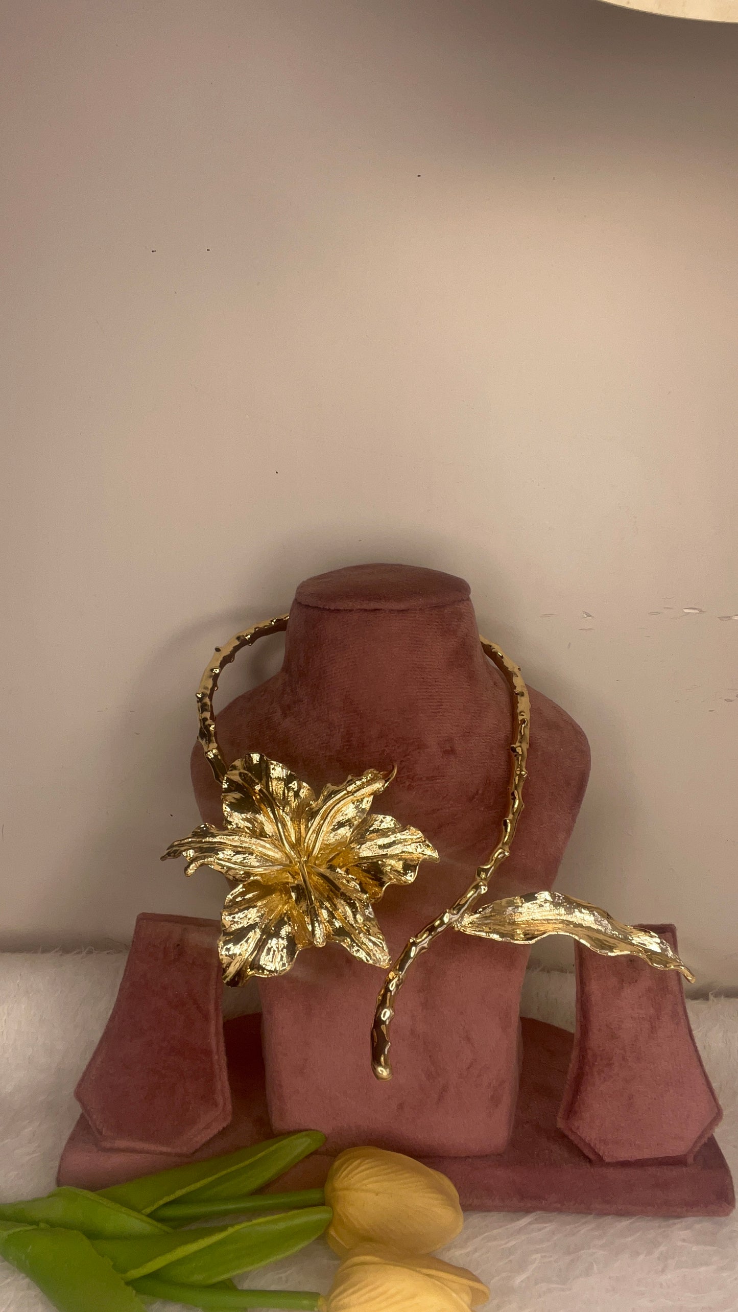 Golden flora necklace