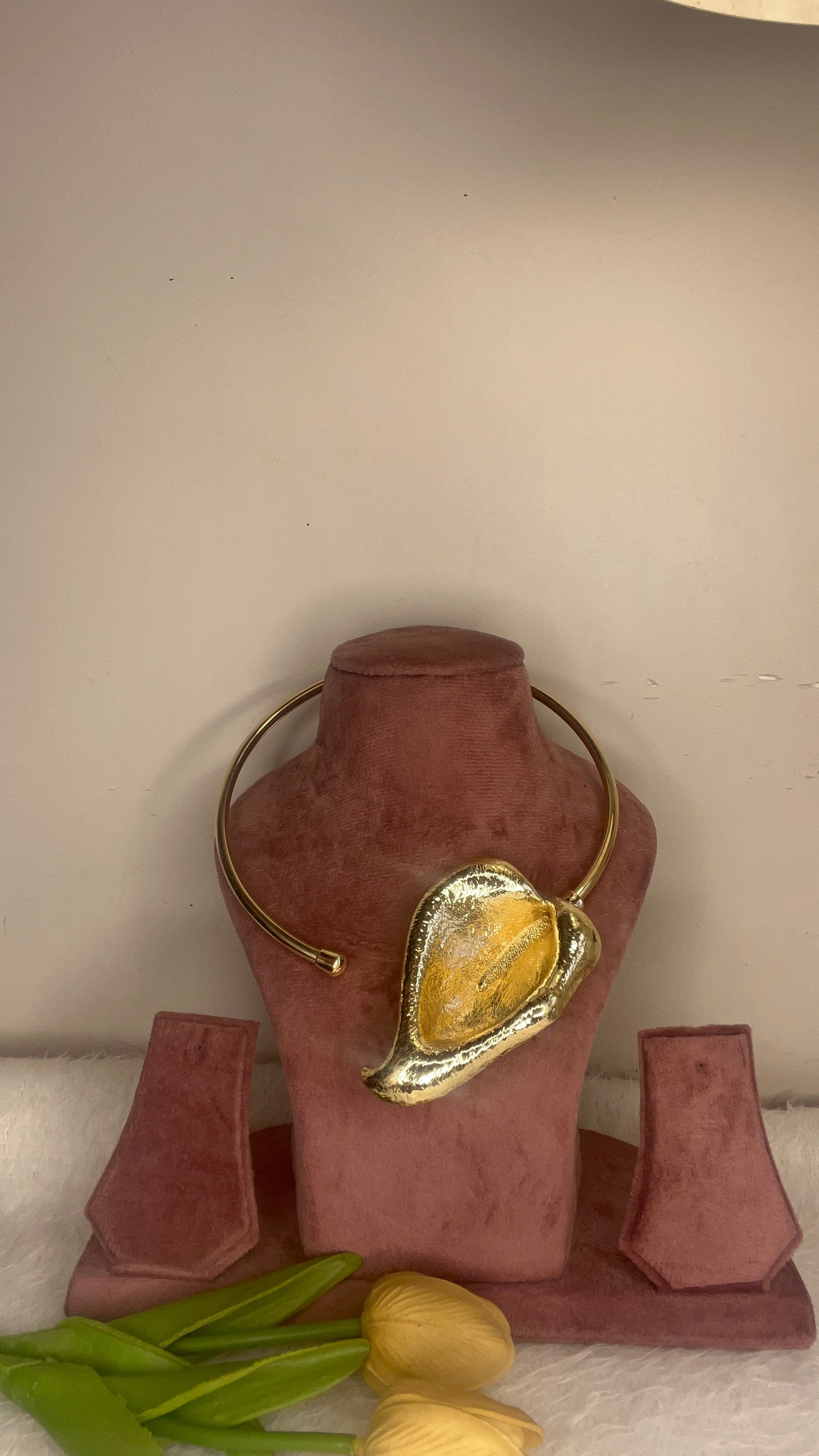 Amber leaf necklace