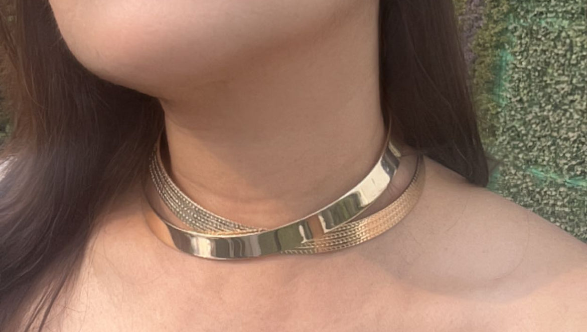 Overlap golden neck piece