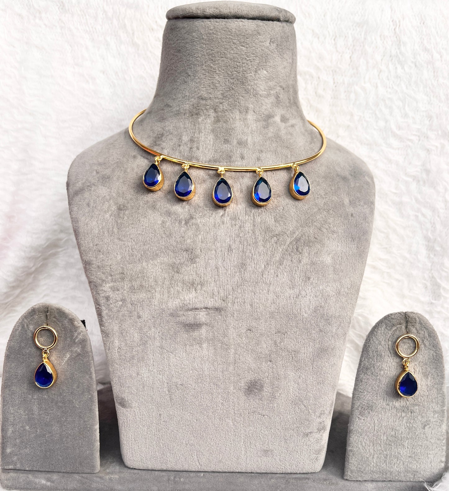 Sapphire necklace set