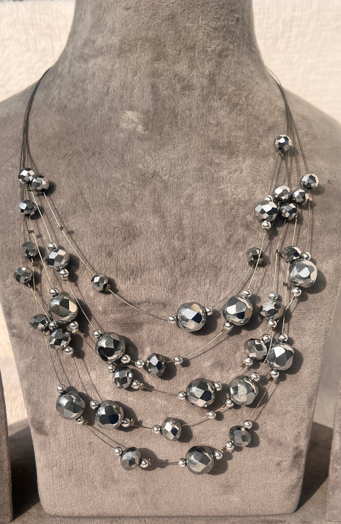 Multilayered necklace set (steel grey)