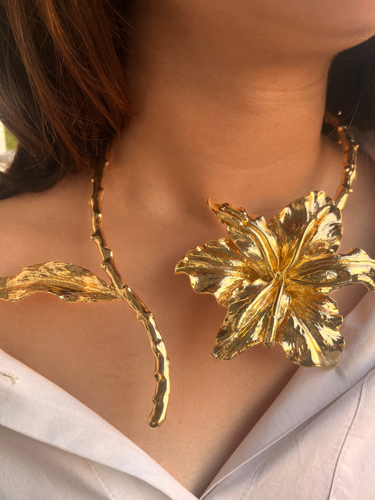 Golden flora necklace