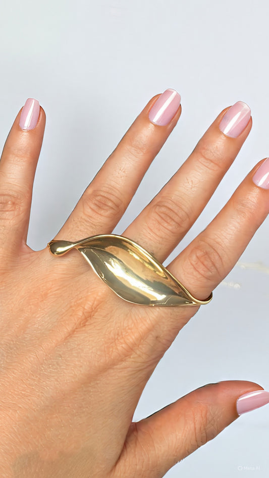 Petal wave ring