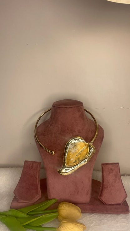 Amber leaf necklace