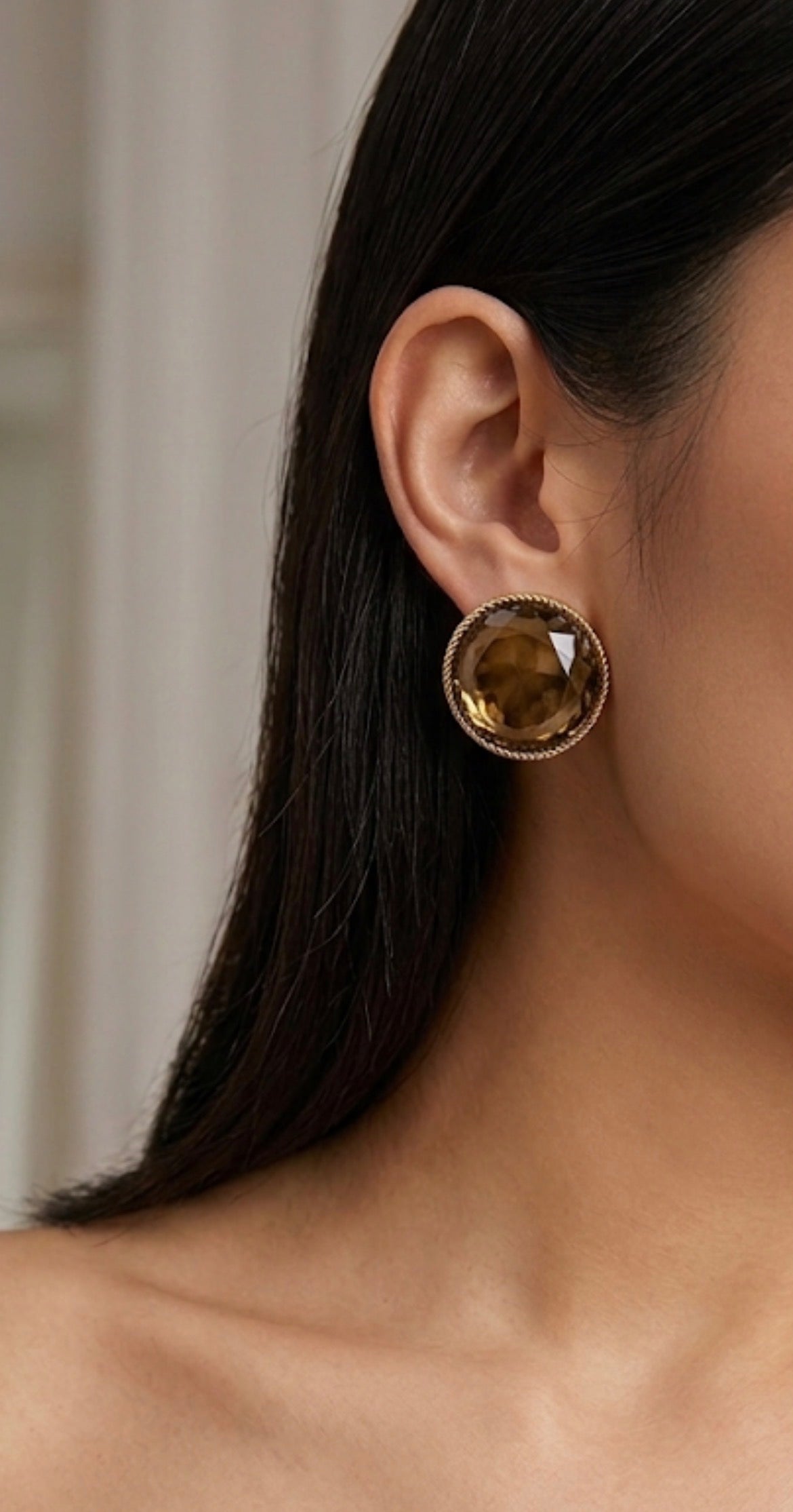 Opaque studs