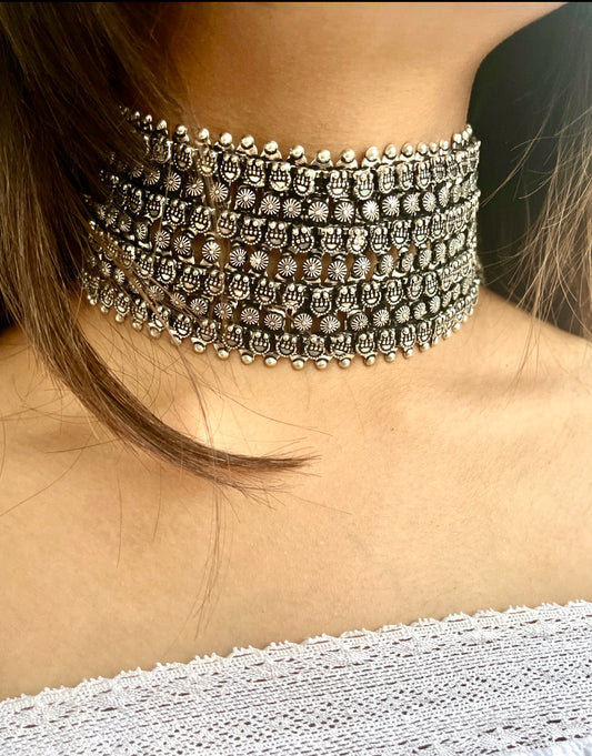 Jali chickpatti (choker)