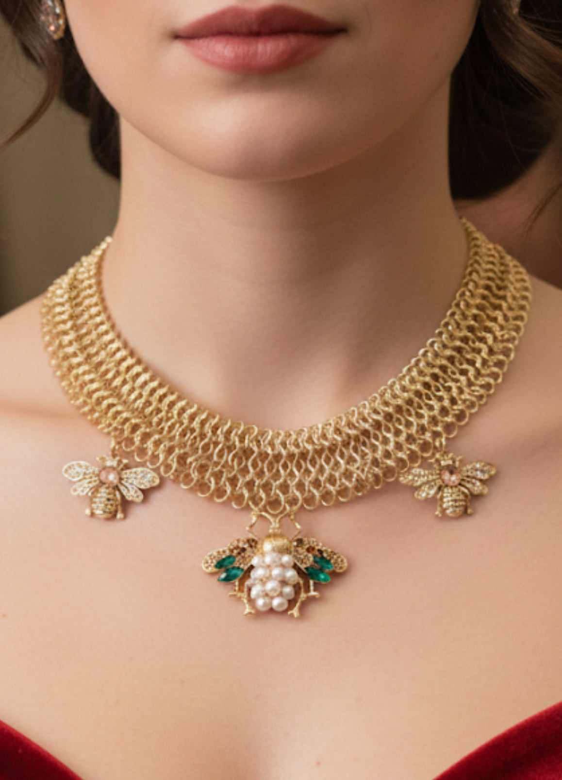 Queen Bee neckchain